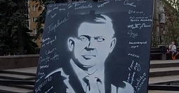 The drawn “hero” Zakharchenko and Pushilin handing out empty promises. Overview of media in occupied Donbas
